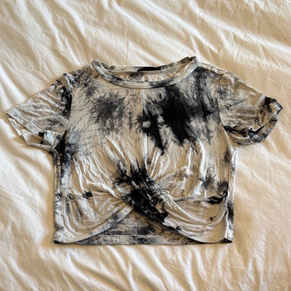 SHEIN Black and Gray Tie-Dye Twist Tee